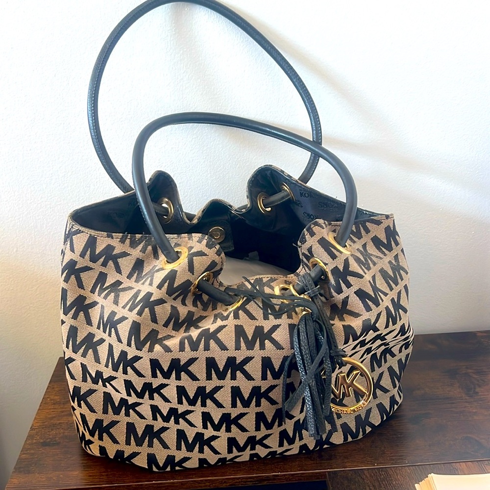 Black and Brown Purse
Michael Kors Bag